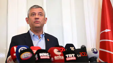 Özgür Özel'den çağrı: Tüm CHP'lileri, görevden alınan il başkanlıklarına davet ediyoruz