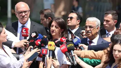 İmralı heyeti Öcalan'la beş saat görüştü