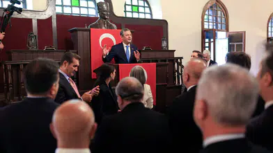 Yeni Parti'nin ilk genel başkanı oy birliğiyle Özgür Özel oldu