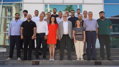 Edremit'te CHP'den toplu istifa: Başkan Ertaş ve 19 meclis üyesi YENİ Parti'ye katıldı