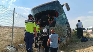 Niğde otoyolunda yolcu otobüsü yoldan çıktı: Yaralılar var