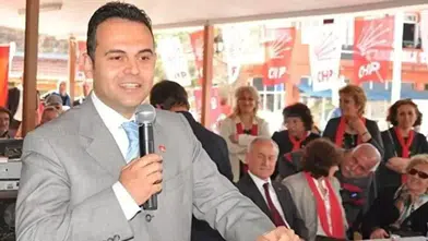 CHP’li eski yönetici parti değiştiren belediye başkanlarına tepki gösterdi
