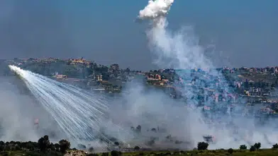 İsrail, Lübnan'ın güneyinde fosfor bombalarıyla zeytinlikleri yaktı