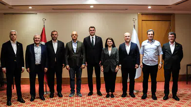 Yeni Parti; Vekiller ve Belediye Başkanlarıyla İzmir'in Sorunlarını Masaya Yatırdı