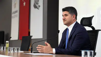 Onursal Adıgüzel'den CHP'li meclis üyelerinin AK Parti'ye geçişine sert tepki