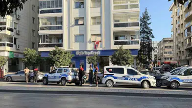 İzmir'de banka şubesinde 5 kişi rehin alındı