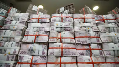 Hazine faiz gideri 2 trilyon liraya yaklaştı, bütçe açık verdi