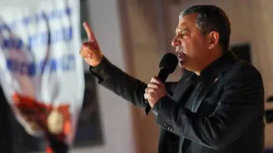 Özgür Özel'den AK Parti'nin İzmir paylaşımına sert tepki: Bir bed-mayeden tehditle imza alınca...