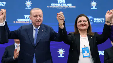 Burcu Köksal'dan Mahinur Özdemir Göktaş'a sosyal medya desteği
