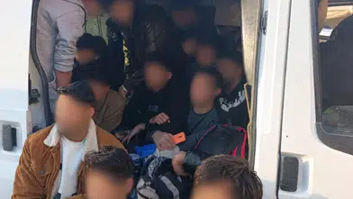 İzmir'de durdurulan araçtan 34 düzensiz göçmen çıktı