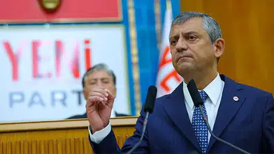 Özgür Özel'den Cemil Tugay'a sert tepki: O namussuzu aday yapmasaydım
