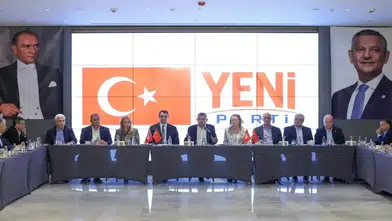 Özgür Özel: Bundan sonra İzmir'in 10 milletvekili var, biri de ben