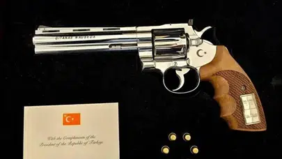 Erdoğan'ın hediye ettiği 'Revolverlar' dünya gündeminde
