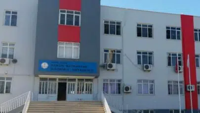 Mersin Tarsus'ta ilkokul öğrencisinin çantasından tabanca çıktı, baba gözaltında