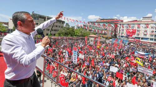 Özgür Özel'den valiliğin kararına rest!