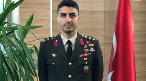 Kılıçlı yemin nedeniyle TSK'dan ihraç edilen Yarbay Türkoğlu, göreve iade edildi