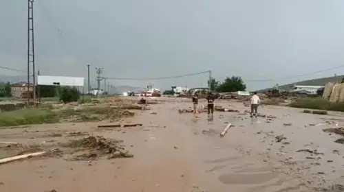 Elazığ'da sel nedeniyle Tunceli kara yolu ulaşıma kapandı