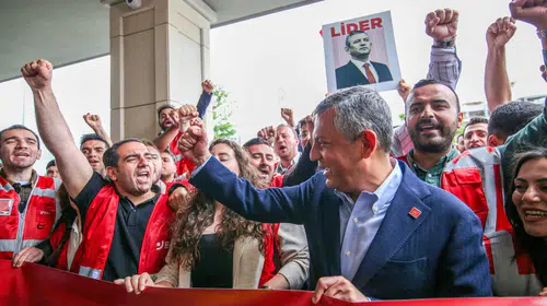 CHP'de kılıçlar çekildi: 900 imza genel merkeze gidiyor