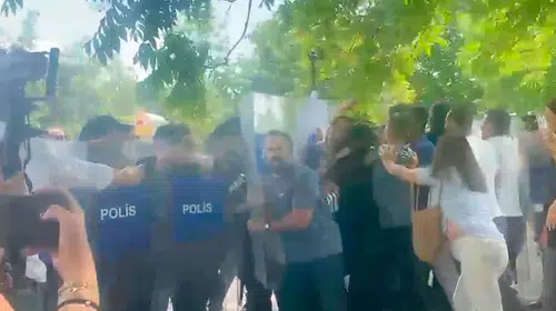 Açlık grevindeki öğretmenler ters kelepçeyle gözaltına alındı