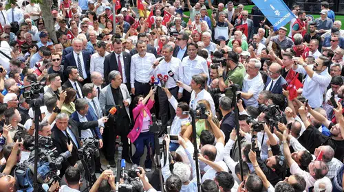 Özel'den milletvekili iddialarına yalanlama