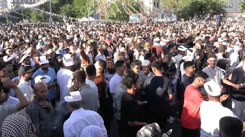 Diyarbakır'da "Abdullah Öcalan'a özgürlük" mitingi düzenlendi