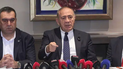CHP, İstanbul'da 7 ilçe başkanını görevden aldı