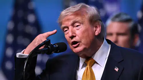 Trump'tan İran'a talimat: "İran her bir Amerikan askerini öldürdüğünde..."
