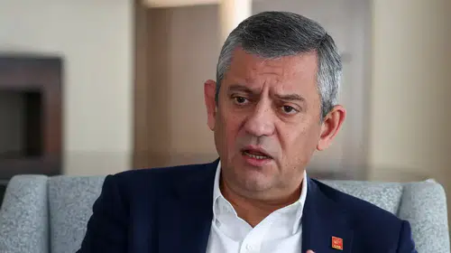 Özel yeni parti için program ve logo çalışmalarının başladığını duyurdu