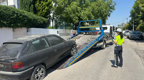 Görüntü Kirliliği ve Risk Oluşturan Hurda Araçlar Kaldırılıyor