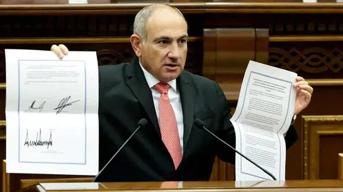 Ermenistan hükümeti istifa ederken tarihi oturuma kilise krizi damga vurdu