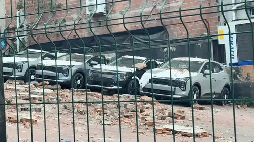 Kağıthane'de duvarın çökmesi 12 sıfır araçta 30 milyon liralık hasara yol açtı