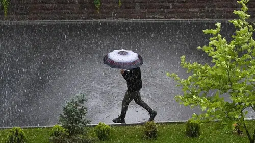 Meteoroloji'den yurdun büyük bölümü için sağanak ve fırtına uyarısı