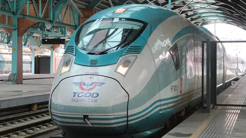 Yüksek Hızlı Tren'de tarih belli oldu: 2 il arasındaki 7 saatlik yolculuk 1 saat 45 dakikaya düşecek!