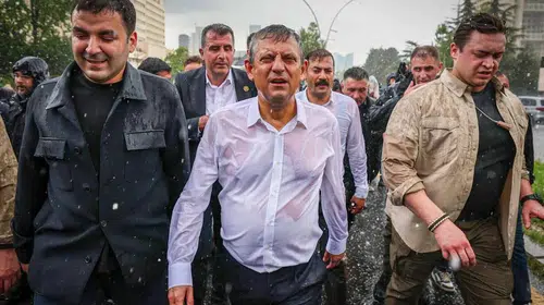 YENİ Parti'den Özgür Özel'e 'Yorgun Demokrat' göndermeli video