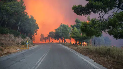 Yunanistan'da iki ilde yangınla mücadele sürüyor
