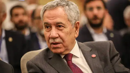 Bülent Arınç, Erkan Mumcu’nun FETÖ iddialarına sert yanıt verdi