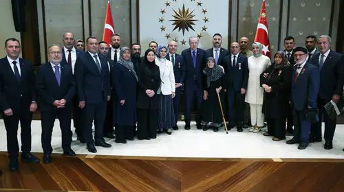 Erdoğan şehit yakınlarıyla külliyede buluştu