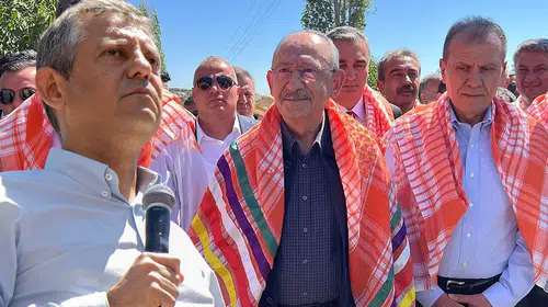 Vahap Seçer'den Özgür Özel'e telefon: 'Genel başkanım olarak size eşlik ederim'