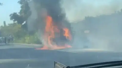 Eskişehir Çevre Yolu’nda bilinmeyen sebeple alev alan araç kullanılamaz hale geldi