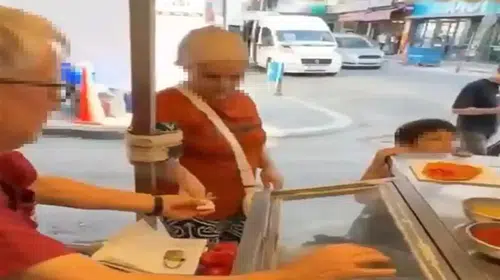 Çocuğu için 2 lahmacun almak isteyince tezgahı kaldırıldı, seyyar satıcıdan özür geldi