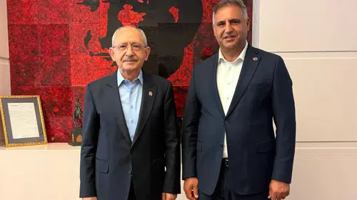 Seccade fotoğrafıyla gündeme gelmişti, CHP İlçe Başkanı oldu