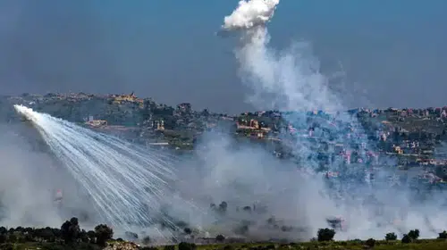 İsrail, Lübnan'ın güneyinde fosfor bombalarıyla zeytinlikleri yaktı