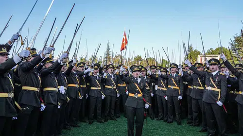 Kılıçla yemin eden 5 teğmen hakkında yeni soruşturma