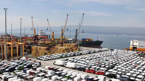 Otomotiv ihracatı 27,2 milyar dolara yükseldi, üretim düştü