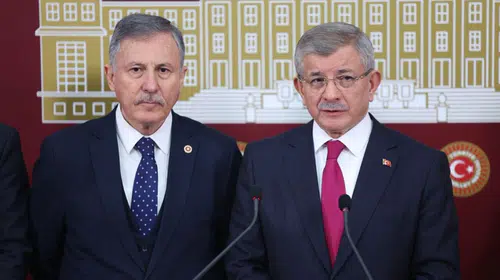 Selçuk Özdağ: Davutoğlu dükkân kapatır gibi parti kapattı
