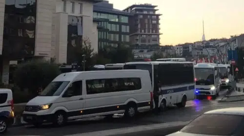 Başkanvekili seçimi öncesi Üsküdar Belediyesi polis ablukasında