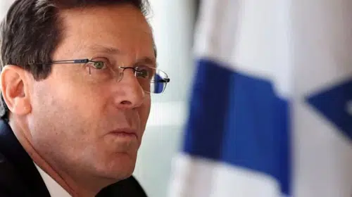 İsrail Cumhurbaşkanı Herzog, 2016'da Filistinliyi öldüren askerin sabıka kaydını sildi