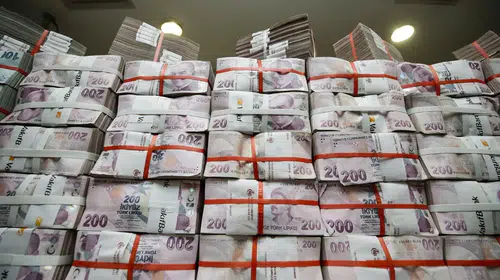 Hazine faiz gideri 2 trilyon liraya yaklaştı, bütçe açık verdi