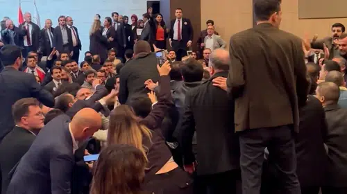 İstanbul Barosu seçimlerinde slogan kavgası ve yumruklaşma