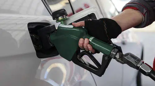 Motorine 6 TL 40 kuruş zam, benzine indirim geliyor